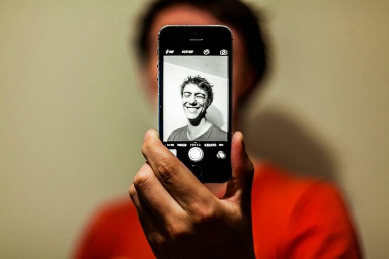 15 Recommended AI Selfie Generators to Try Out