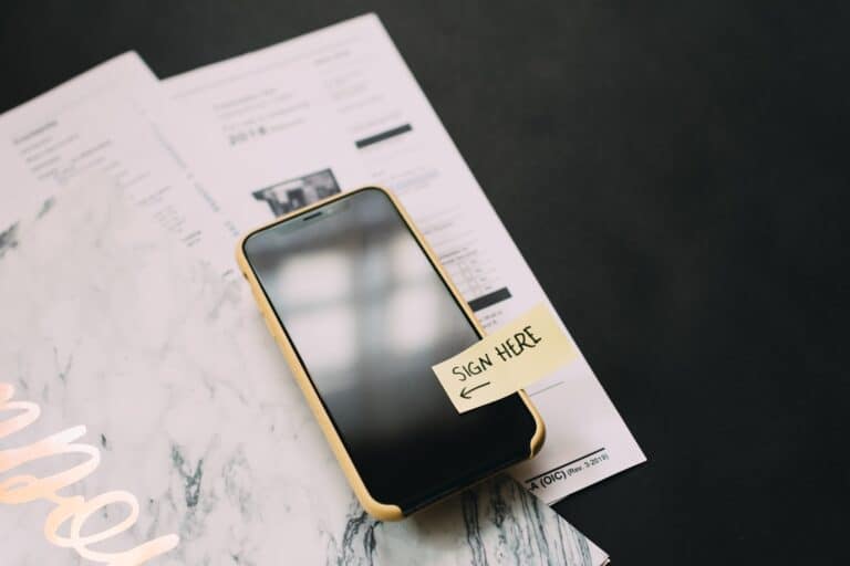 How to Create a Rock-Solid Influencer Contract (+ 9 Influencer Agreement Templates)