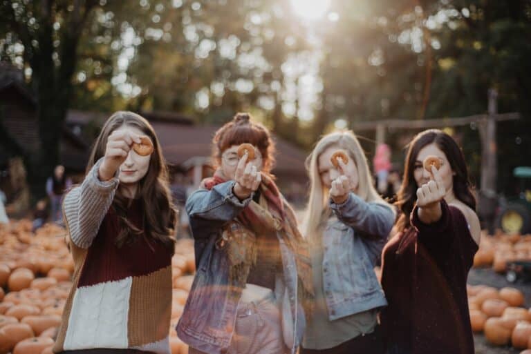 The Two Main Types of Influencers You Need to Know for Effective Influencer Marketing