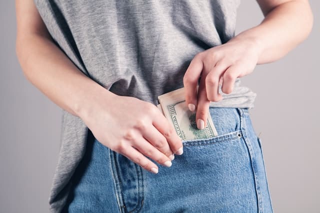 How do influencers make money?